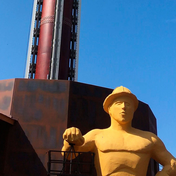 Atracción Golden Driller - Parque Fraispertuis (Jeanménil, Francia)