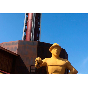 Atracción Golden Driller - Parque Fraispertuis (Jeanménil, Francia)