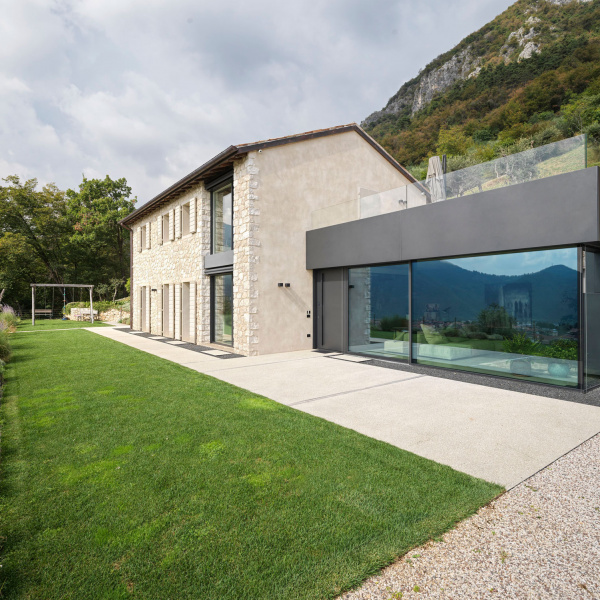 Open air narration: ItalianTerrazzo for a new villa in Vicenza