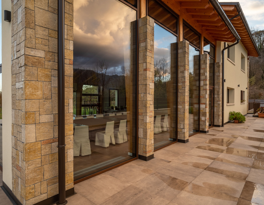 Plam Stone, rivestimento intonaco stampato. Cantina Terre di Ezzelino, San Zenone degli Ezzelini (TV)