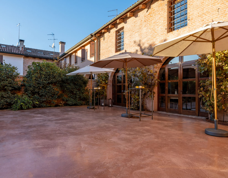 Pavilux, industrial flooring cuoio color. Villa Rossi restaurant, Noale, Venice