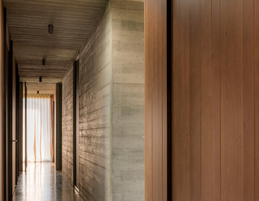 Deco Nuvolato, nuvolato effect floor with light gray finish. Casa T, Dosson di Casier, Italy. Project: ZAA Zanon Associated Architects