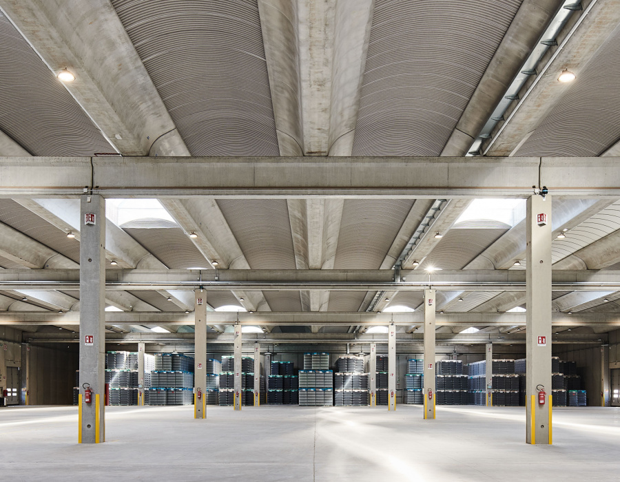 Pavilux®, industrial floor, concrete color. Zignago Vetro, Fossalta di Portogruaro (VE). Project: Zeno Pucci + Architects