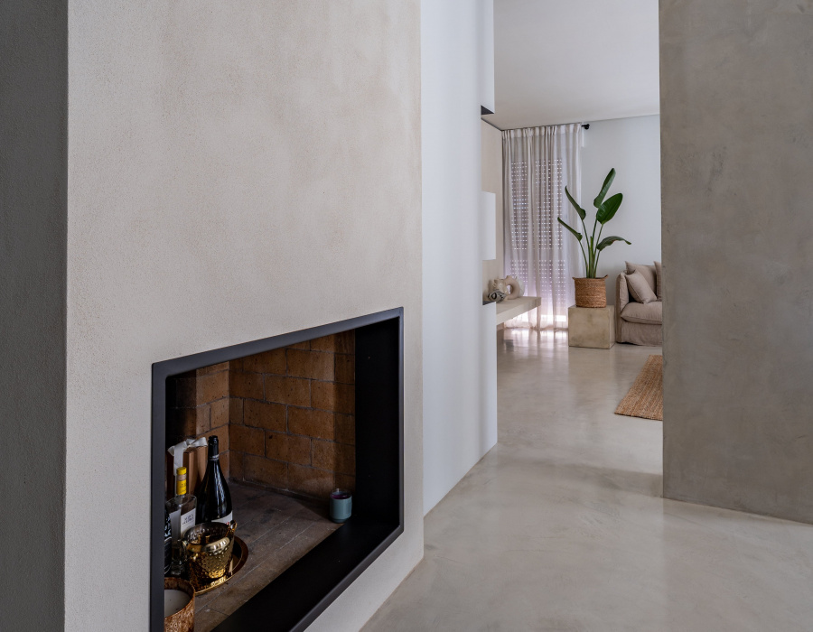 Microverlay®, pavimento cemento resina basso spessore colore turtledove. Ristrutturazione appartamento, Padova (PD)