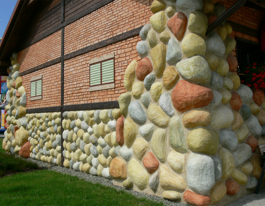 muro-in-finta-pietra-per-parco-divertimenti